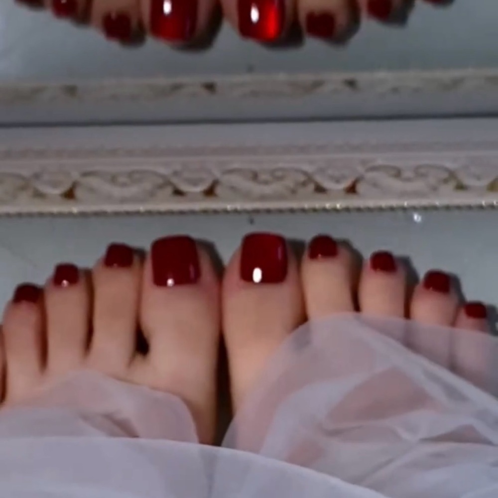 Red Themed Fake Press On Toe Nails NWT - Picture 6 of 11